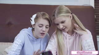 Stepsisters película un vídeo masturbando con un xoguete cando padrasto colle-los.Eles dan-lle un bj e o petite adolescente enteada é fodido como shes xogaba Stepsisters película un vídeo masturbando con un xoguete cando padrasto colle-los.Eles dan-lle un bj e o petite adolescente enteada é fodido como shes xogaba