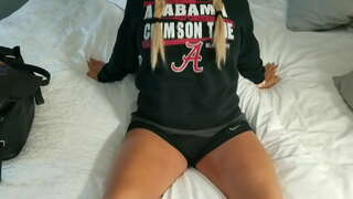 Domače blond žena vozi petelin