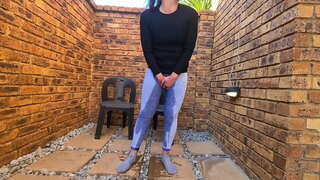 Chubby títulos vagabunda en ambientes pechados e ao aire libre pissing compilación | mollado e sucio