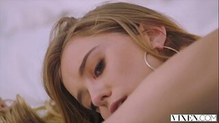 Мадэль VIXEN Займаецца Узрушаючым Дзікім Сэксам З Босам