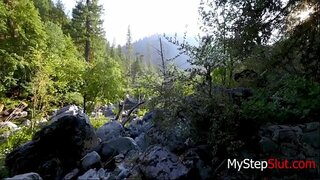 A rapaza é unha merda o seu pai