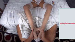 Spermu na najlona noge đonovi